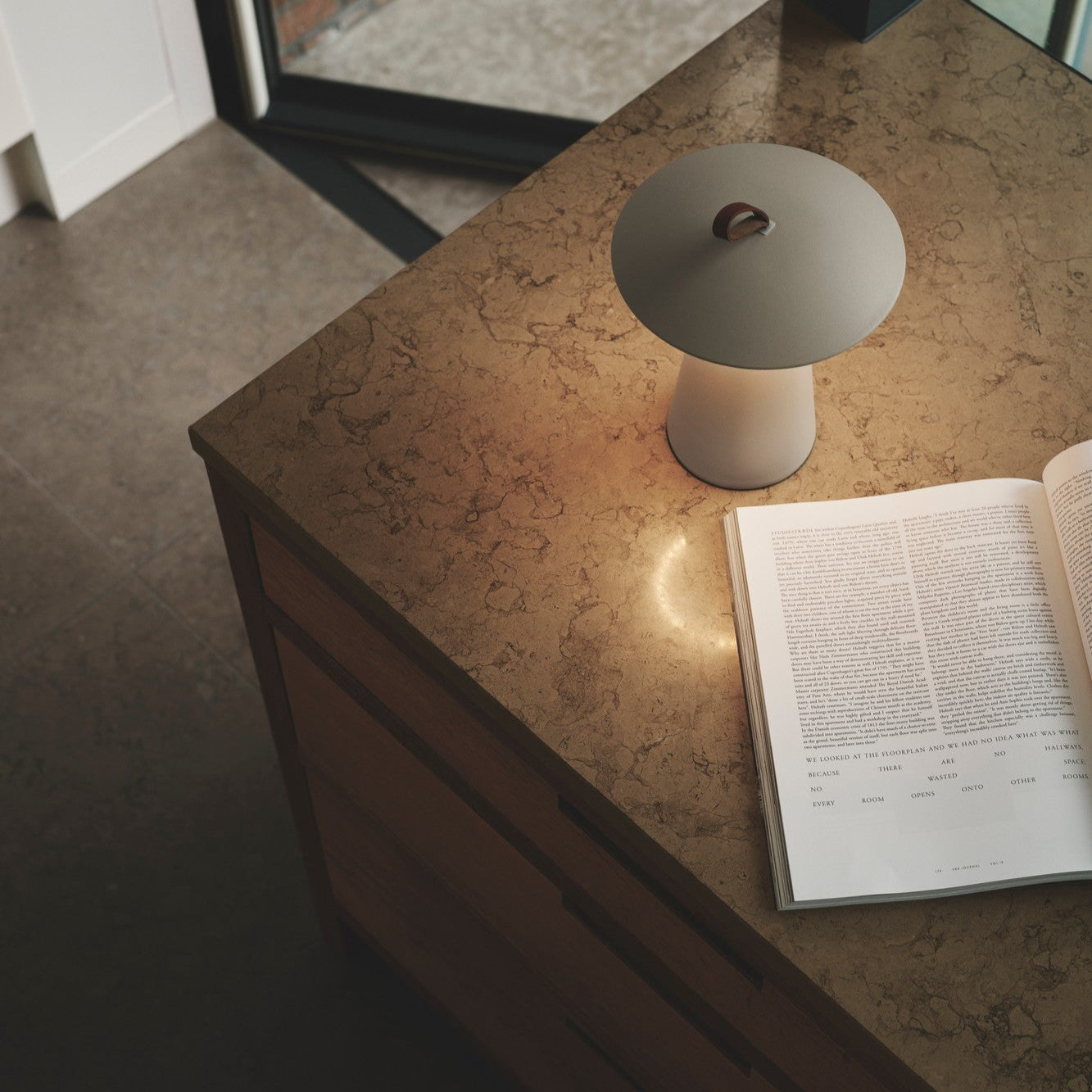 Ara To-Go 2 Rechargeable Table Lamp