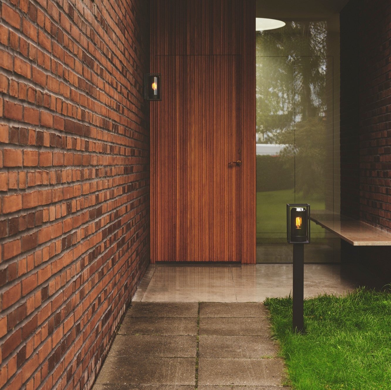 Griffin 80 Post Light, Black/Smoke