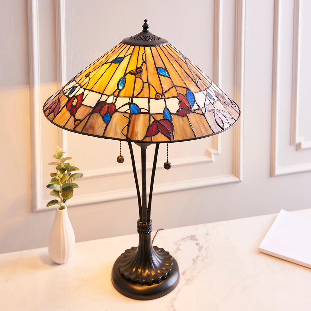 Bernwood Medium Tiffany Table Lamp
