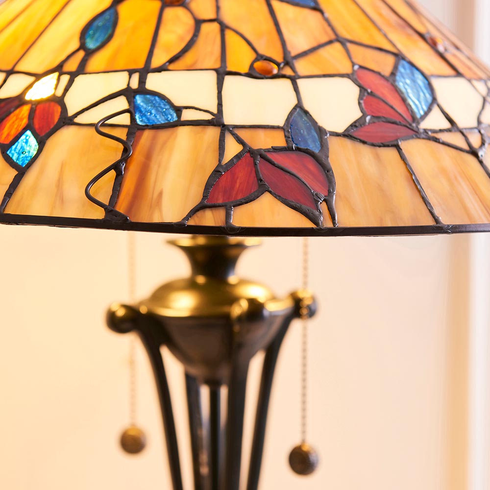 Bernwood Medium Tiffany Table Lamp