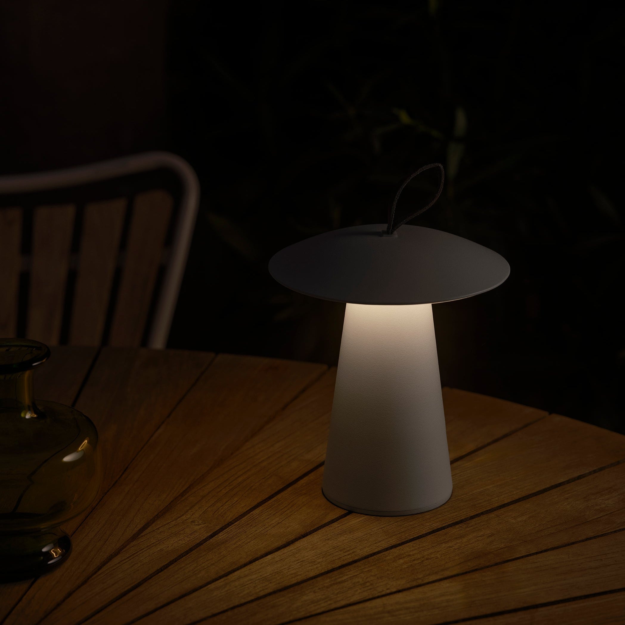 Ara To-Go 2 Rechargeable Table Lamp