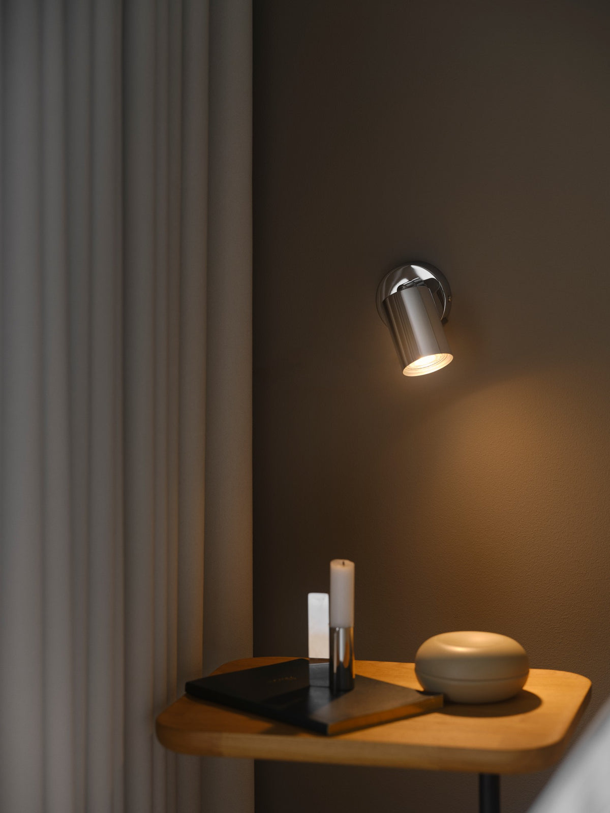 Explore Wall Lamp