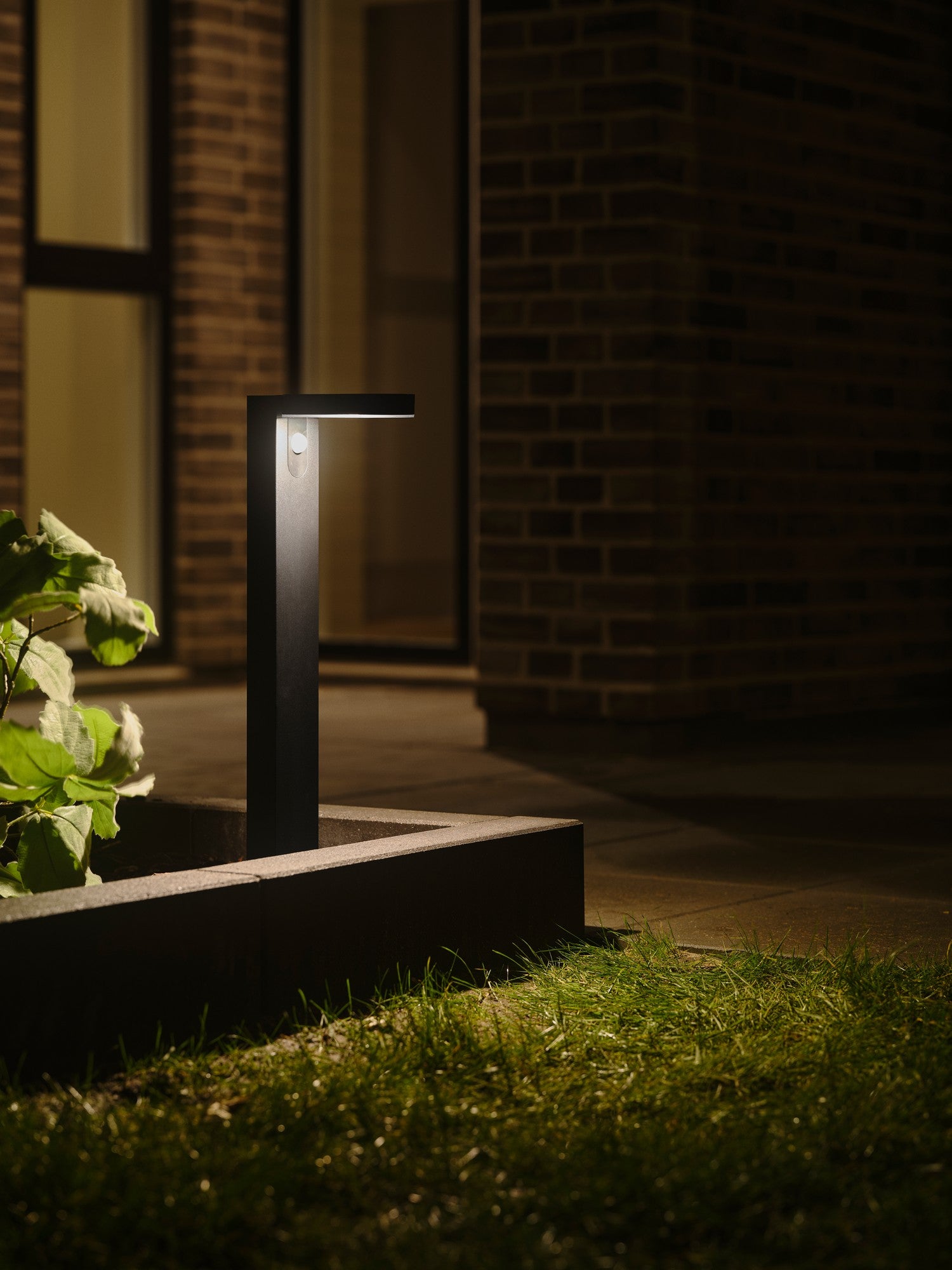Rica Round Garden LED Solar Spike Light, Black