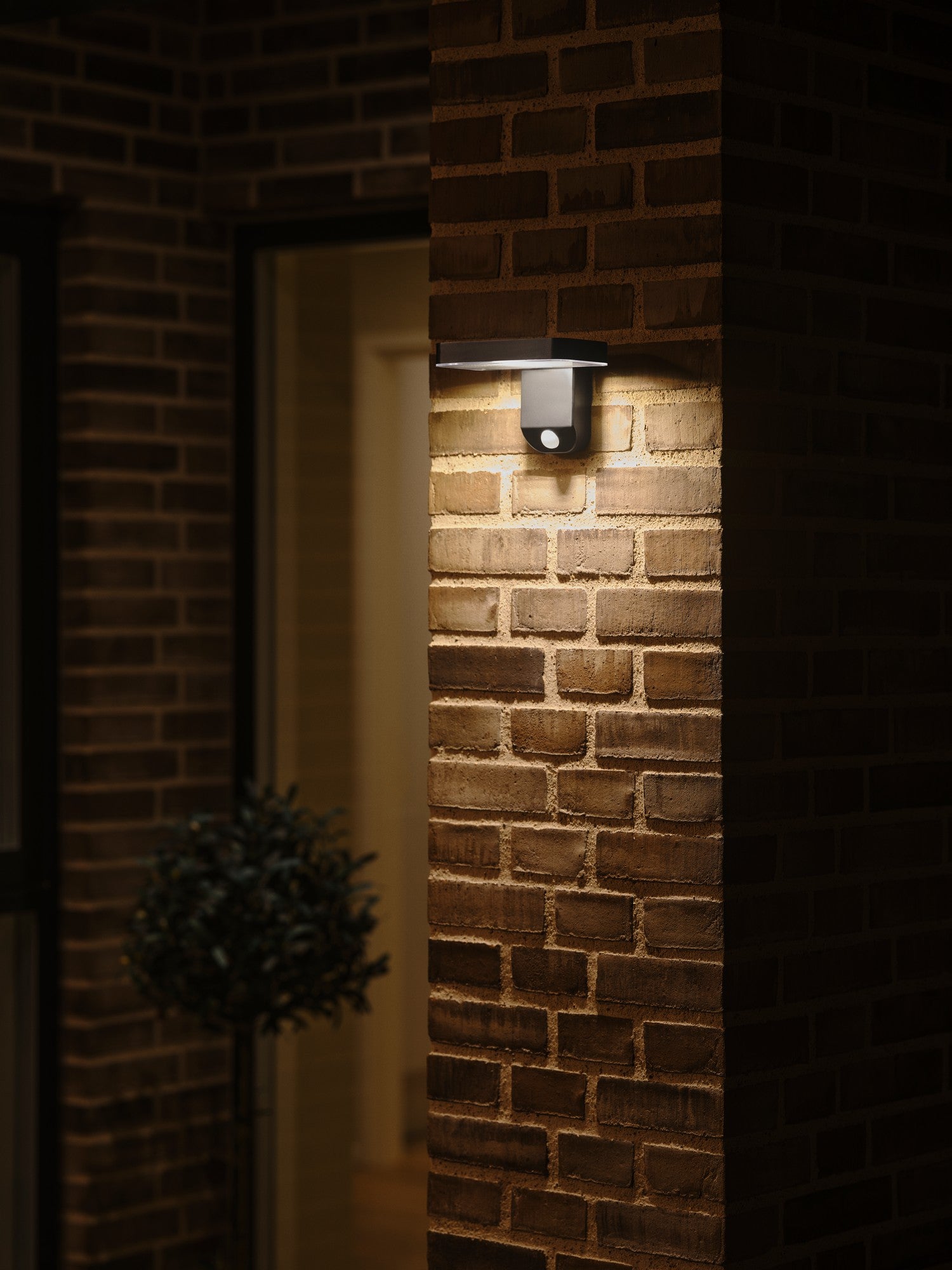 Rica Square LED Outdoor Solar Wall Light, Black