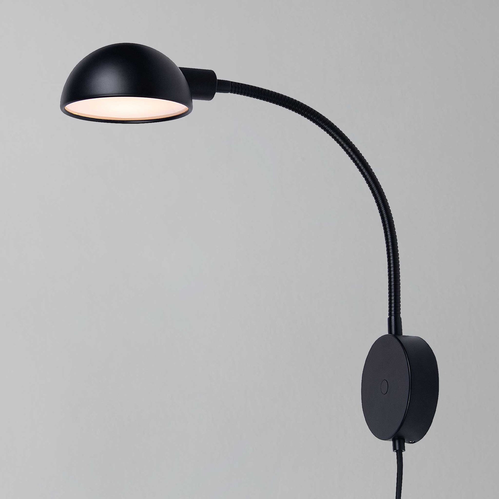 Nomi Wall Light, Black