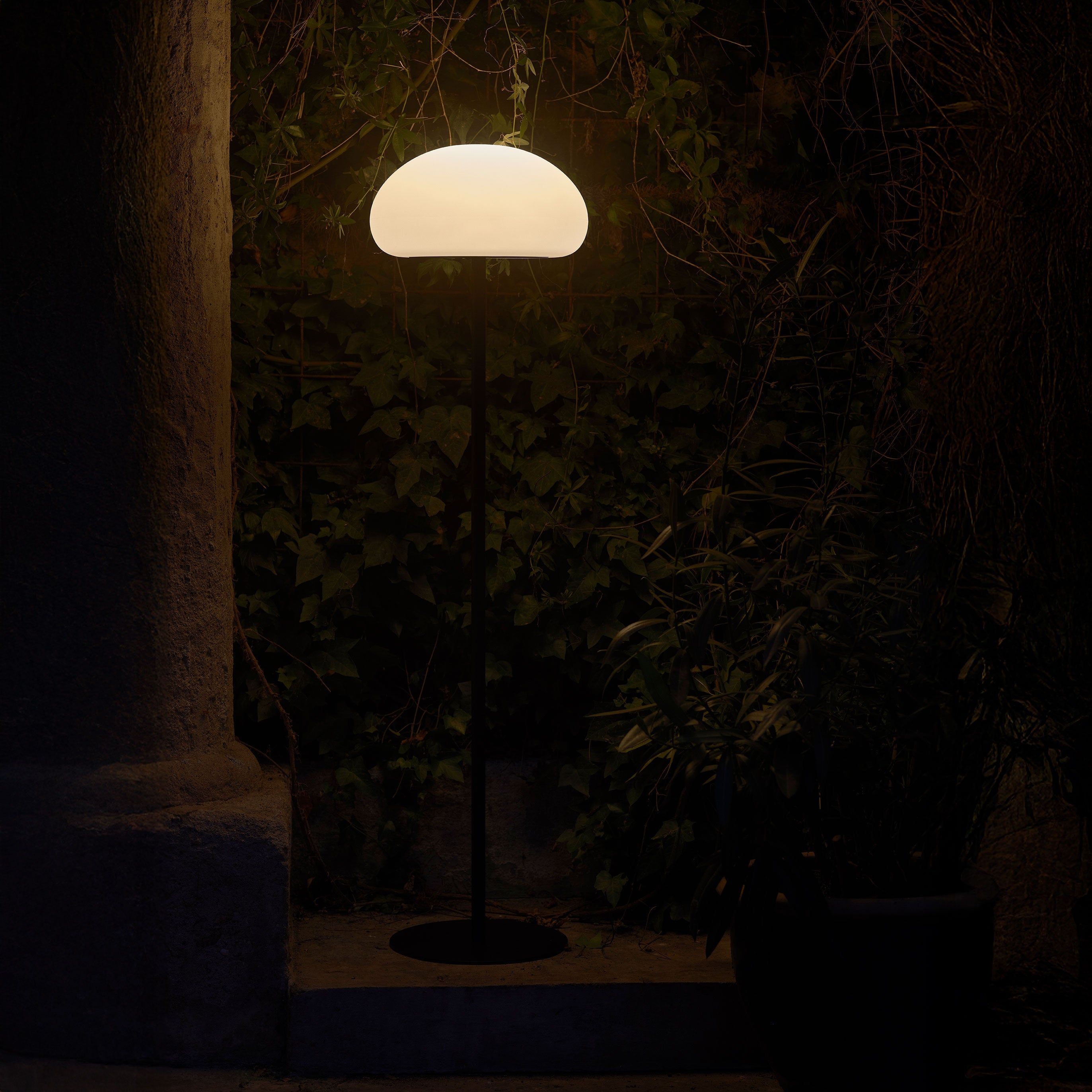 Sponge 34 Rechargeable Floor Lamp, Black/Opal