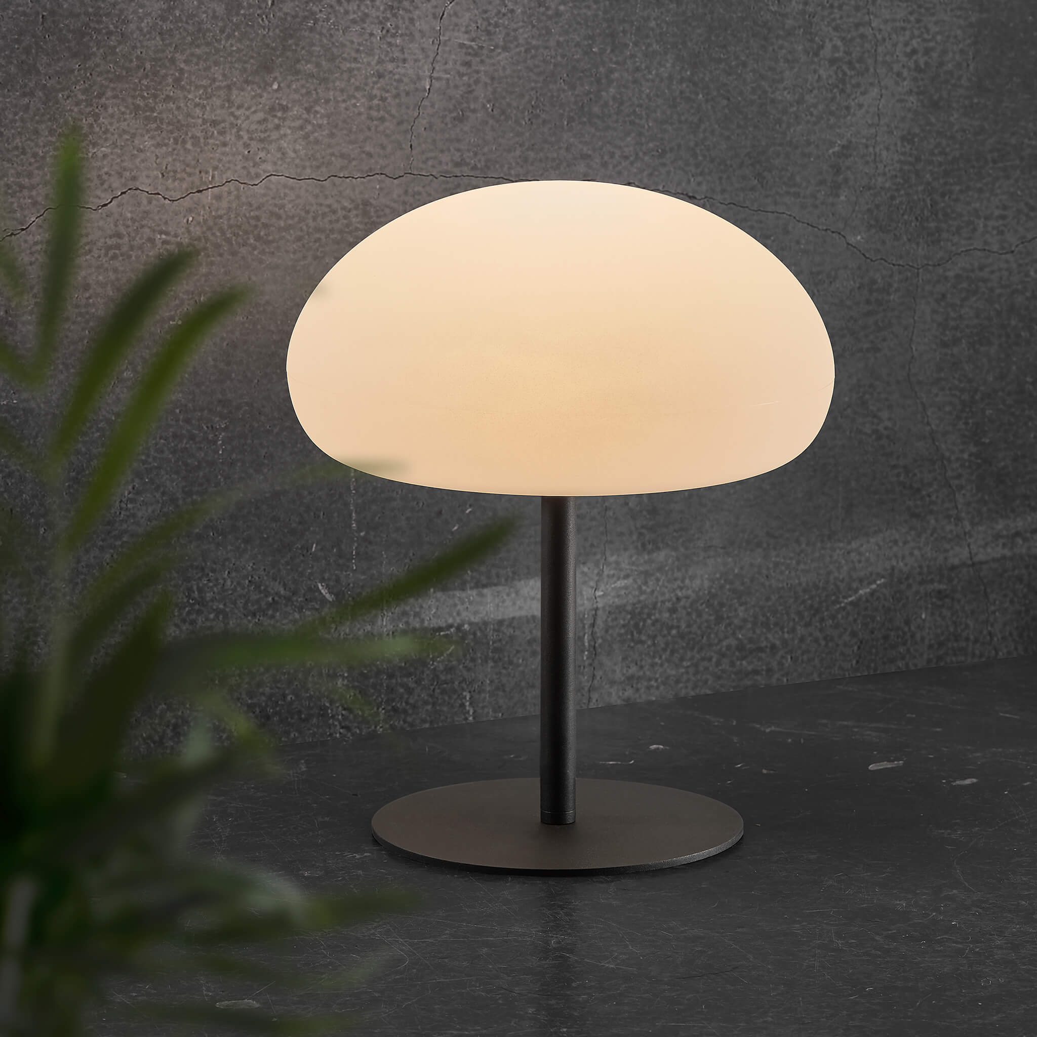 Sponge 34 Rechargeable Table Lamp, Black/Opal