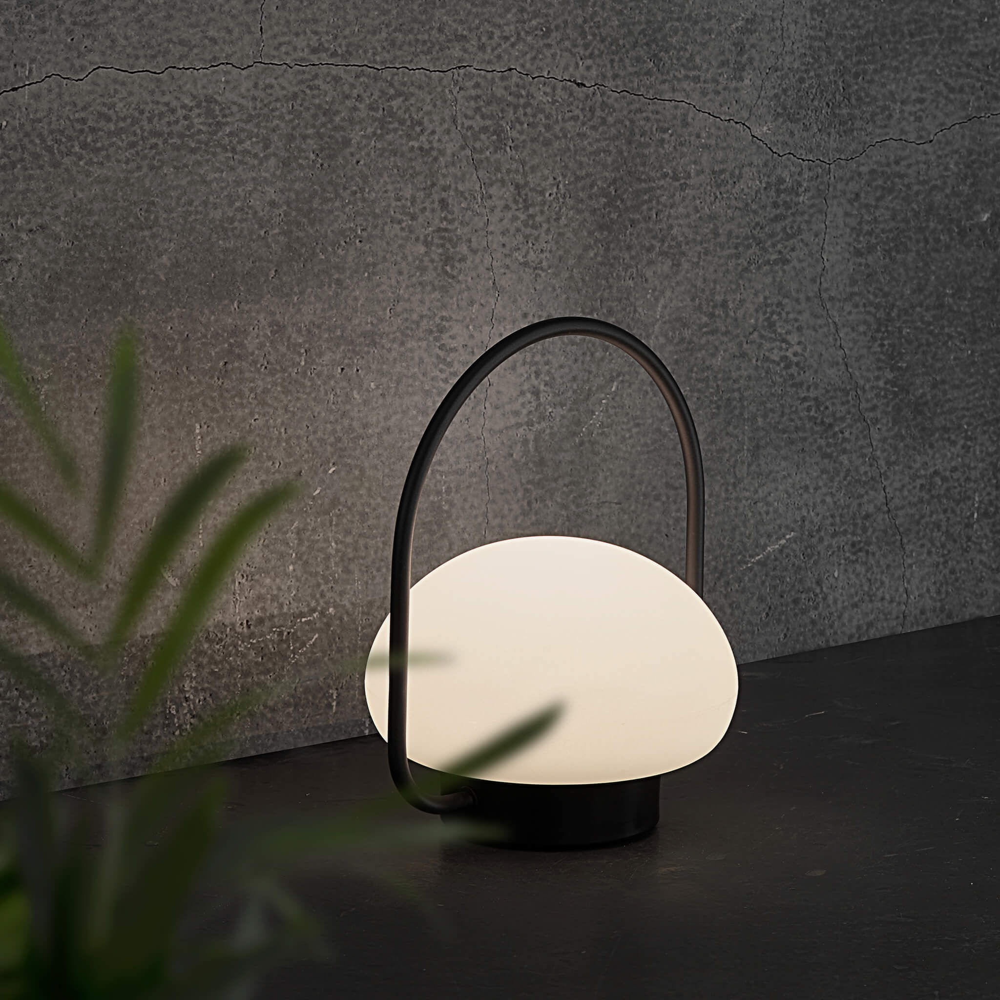 Sponge To-Go Rechargeable Lamp, Black/Opal