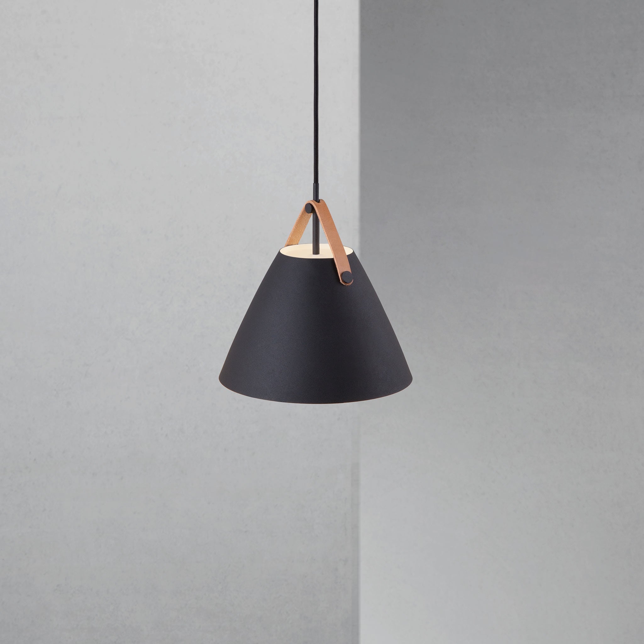 Strap 27 Pendant Light, Black
