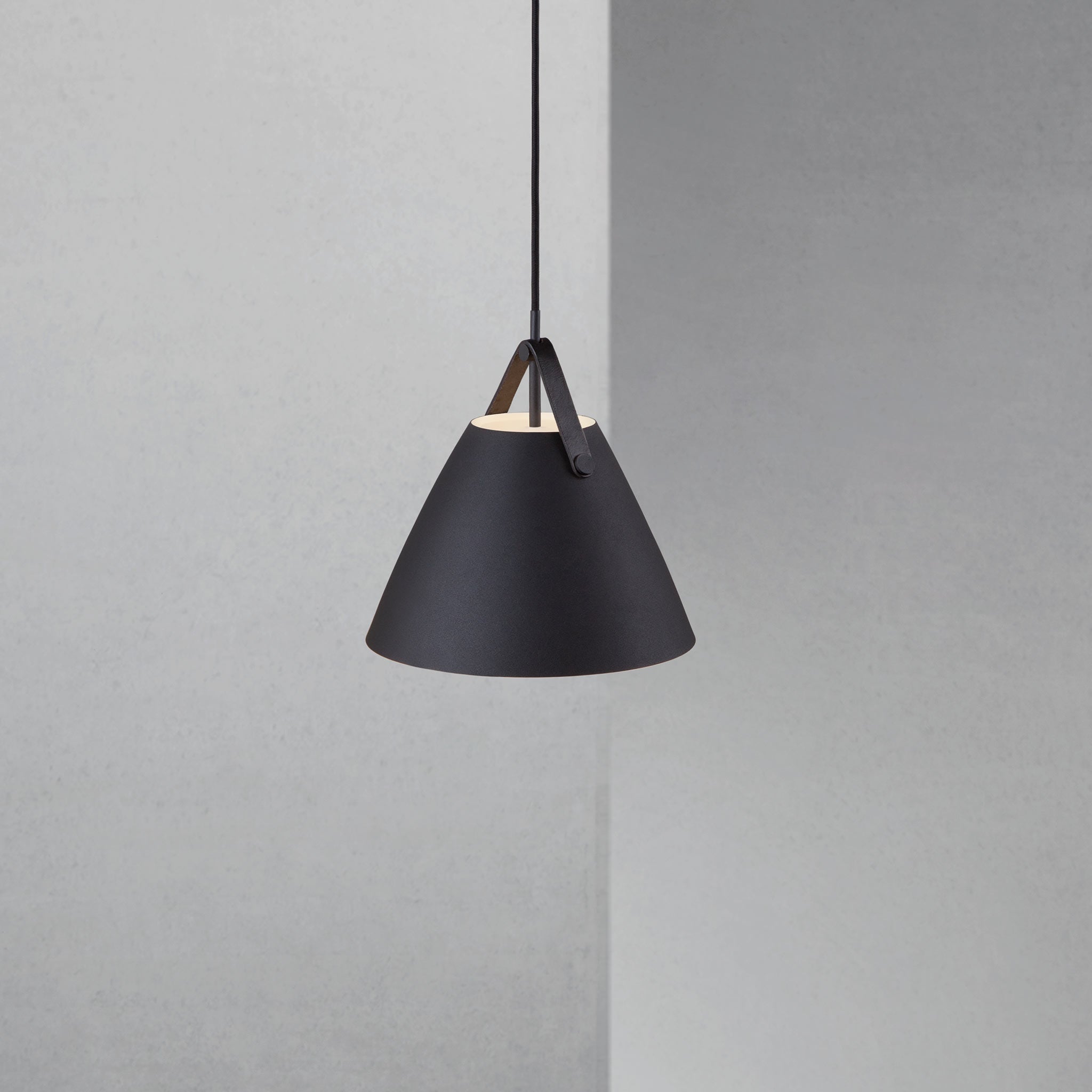 Strap 27 Pendant Light, Black