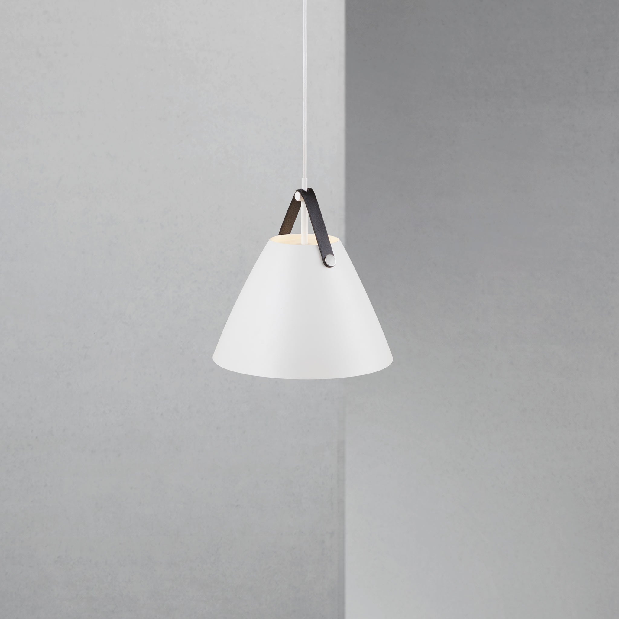 Strap 27 Pendant Light, White