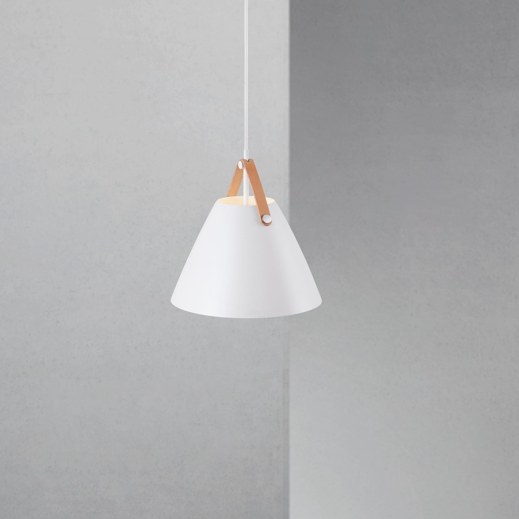 Strap 27 Pendant Light, White